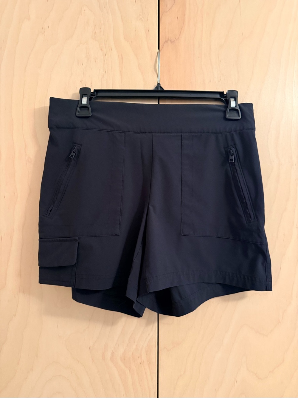 Athleta Black Athletic Cargo Shorts Size 2